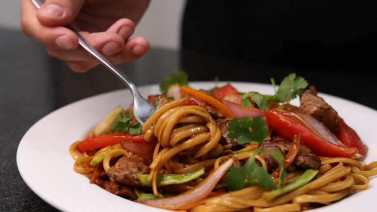 A plate of Peruvian Spaghetti (Tallarin Saltado)