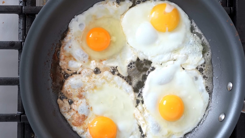 Frying eggs in a pan