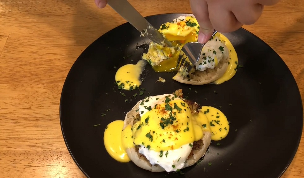 Crab cake eggs Benedict with Hollandaise sauce